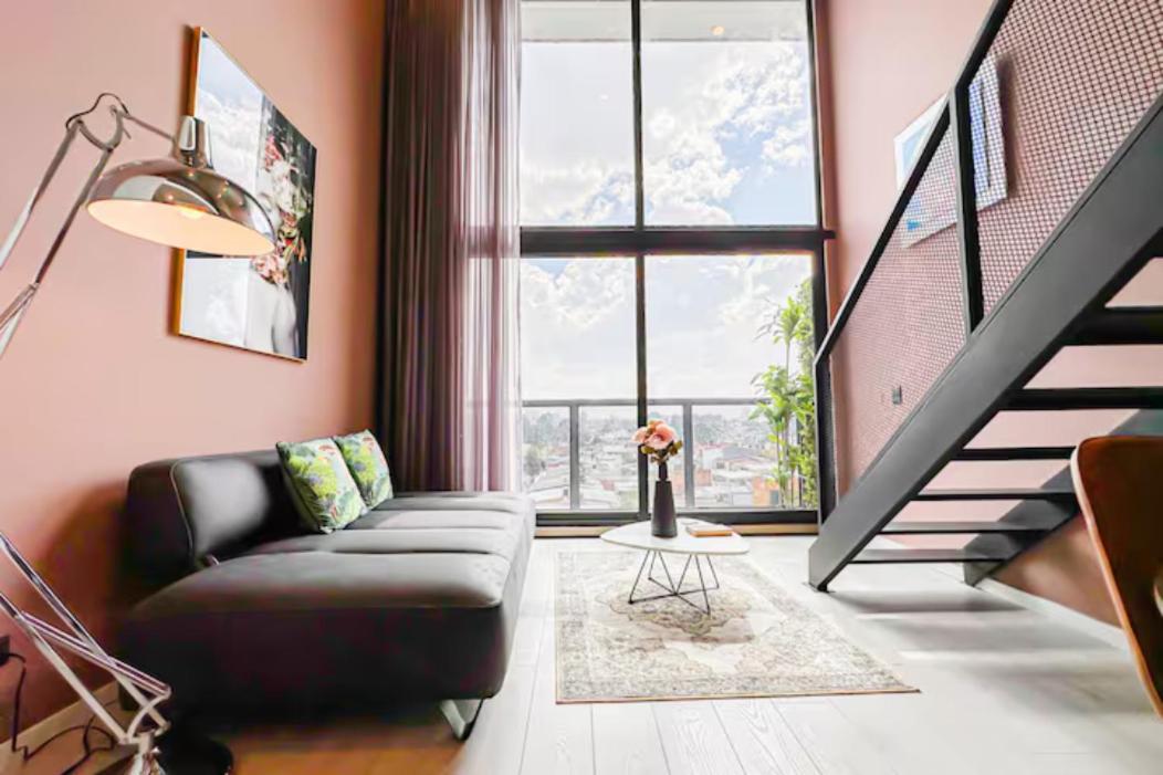 Skyline - Elegant Living With Coworking & Scenic Views Apartamento