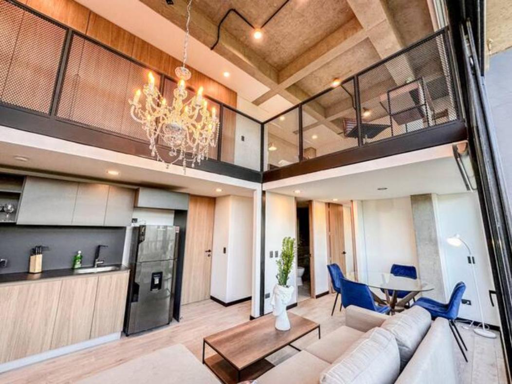 Skyline - Elegant Living With Coworking & Scenic Views *