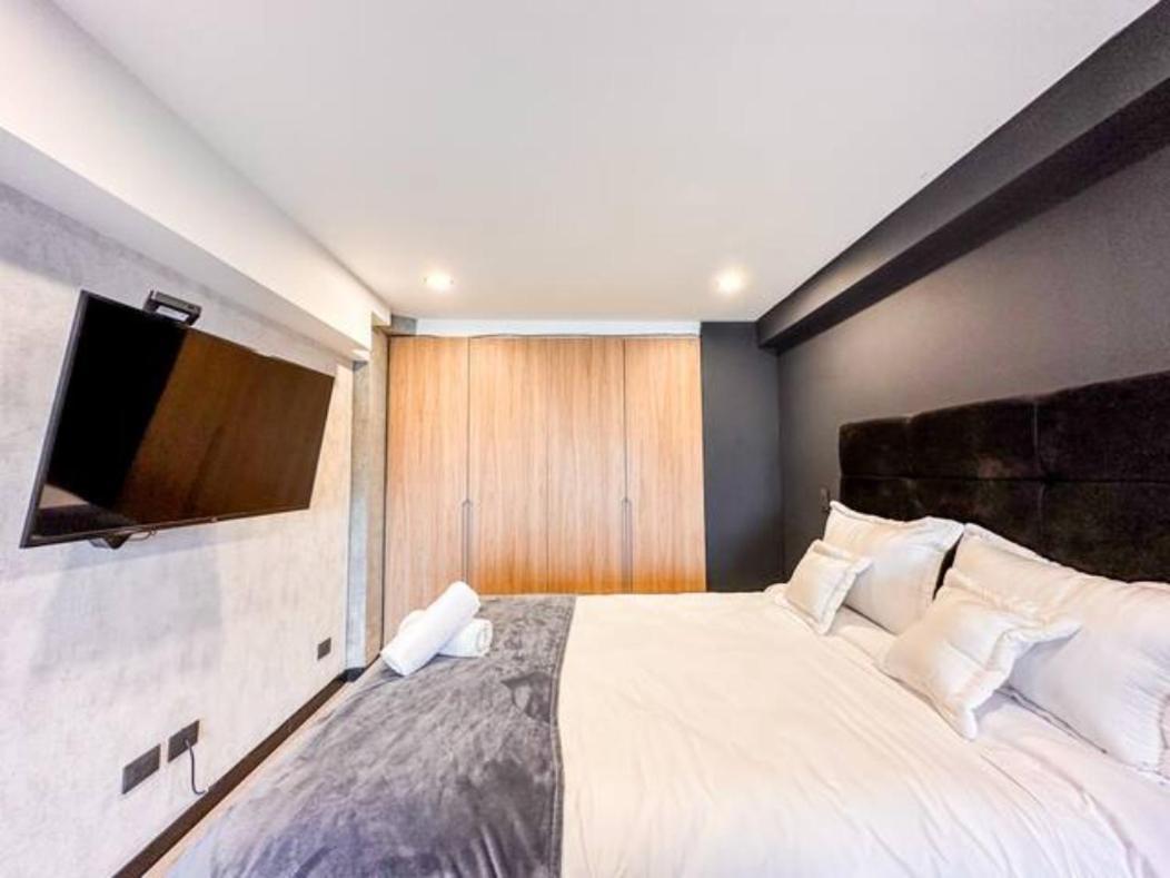 Skyline - Elegant Living With Coworking & Scenic Views Apartamento
