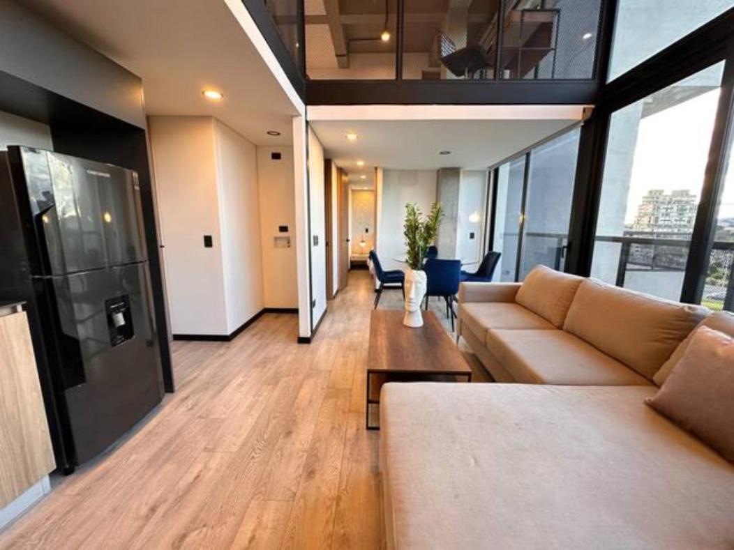 Skyline - Elegant Living With Coworking & Scenic Views Apartamento *
