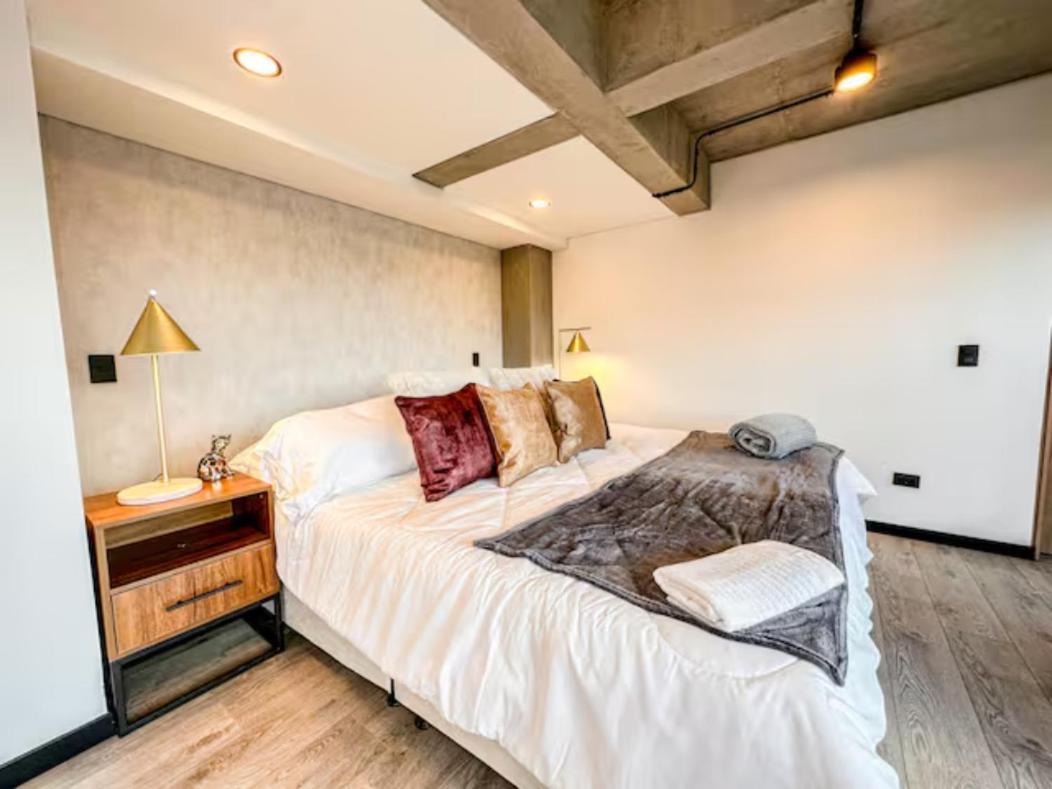 Apartamento Skyline - Elegant Living With Coworking & Scenic Views *