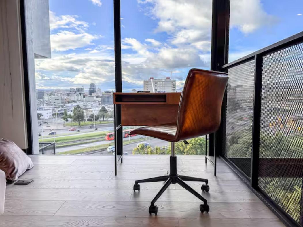 Apartamento Skyline - Elegant Living With Coworking & Scenic Views Bogotá