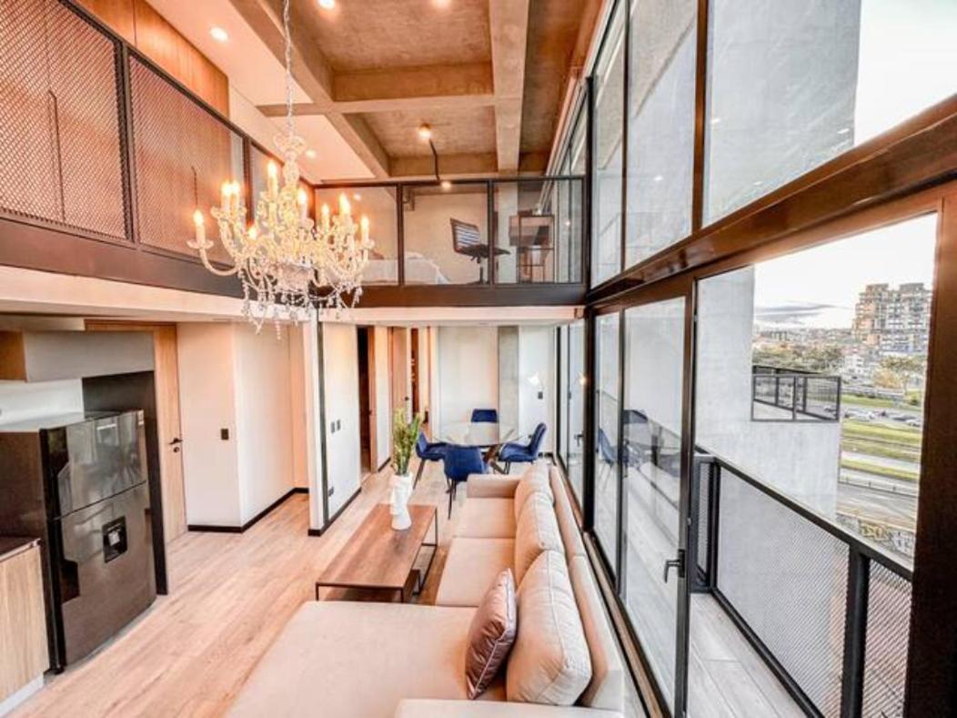 Skyline - Elegant Living With Coworking & Scenic Views *