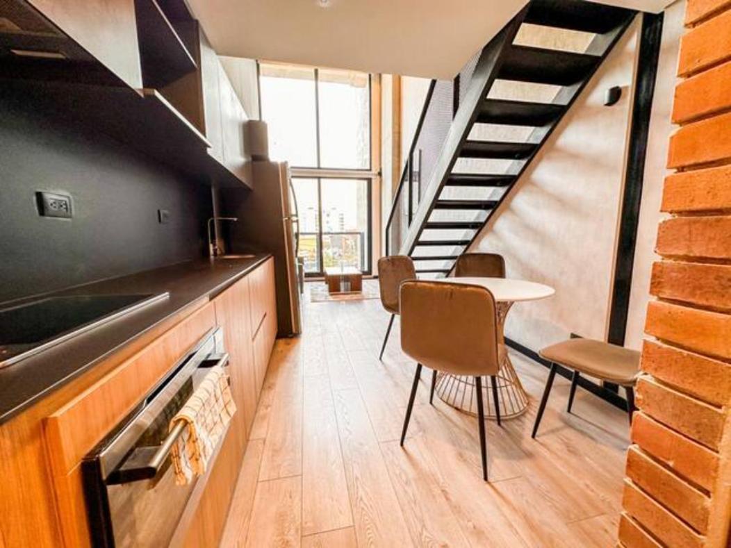 Apartamento Skyline - Elegant Living With Coworking & Scenic Views Bogotá