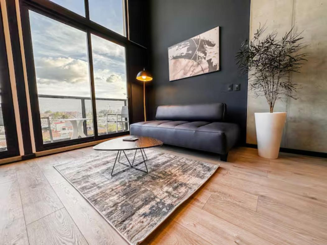 Skyline - Elegant Living With Coworking & Scenic Views