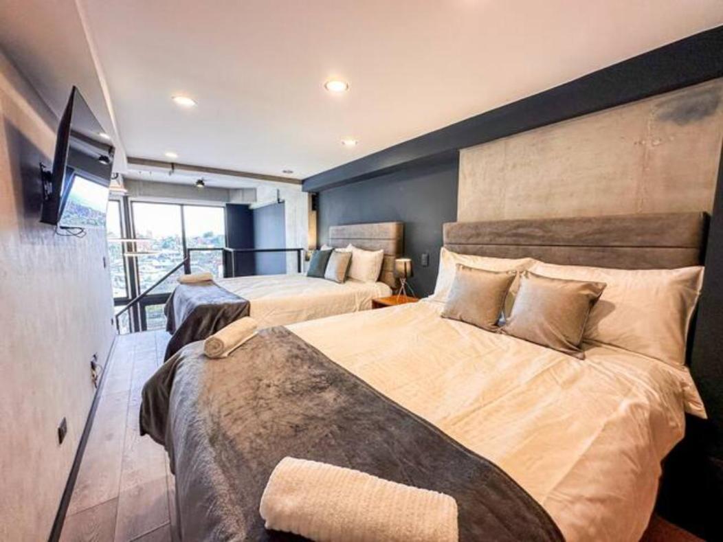 Skyline - Elegant Living With Coworking & Scenic Views Apartamento