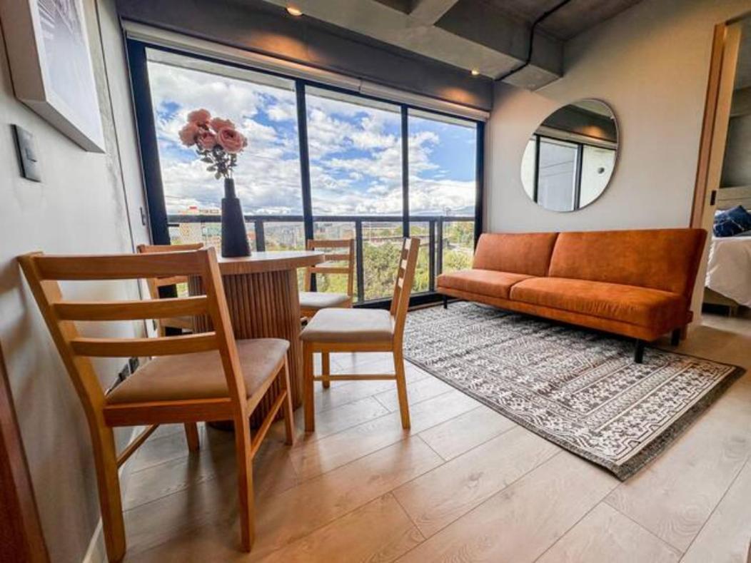 Skyline - Elegant Living With Coworking & Scenic Views Apartamento *