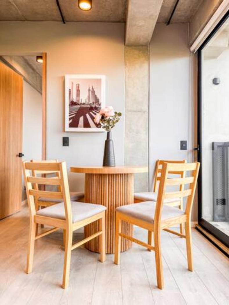Skyline - Elegant Living With Coworking & Scenic Views Apartamento