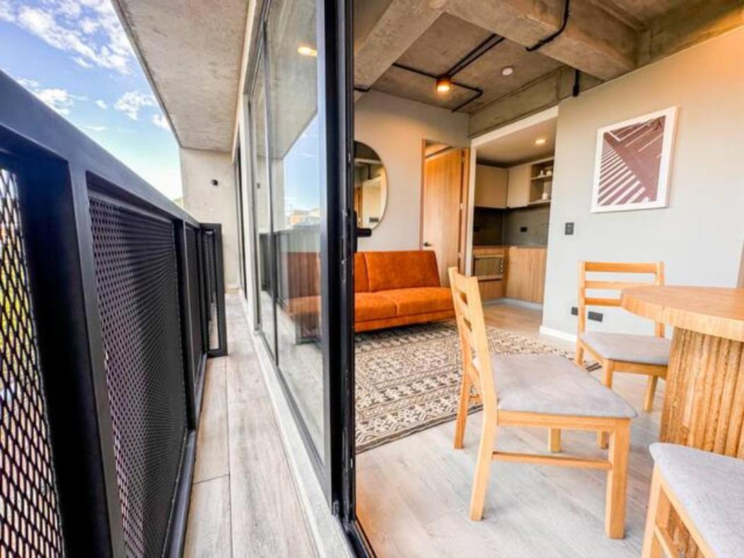 Skyline - Elegant Living With Coworking & Scenic Views *