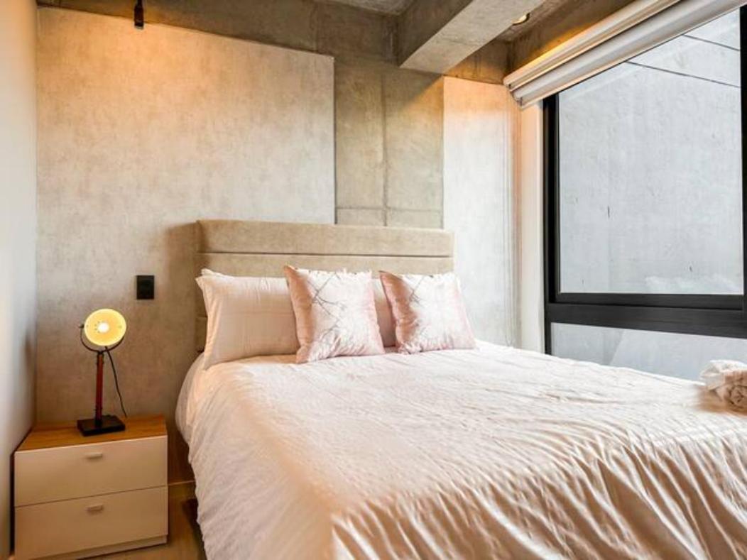 Apartamento Skyline - Elegant Living With Coworking & Scenic Views
