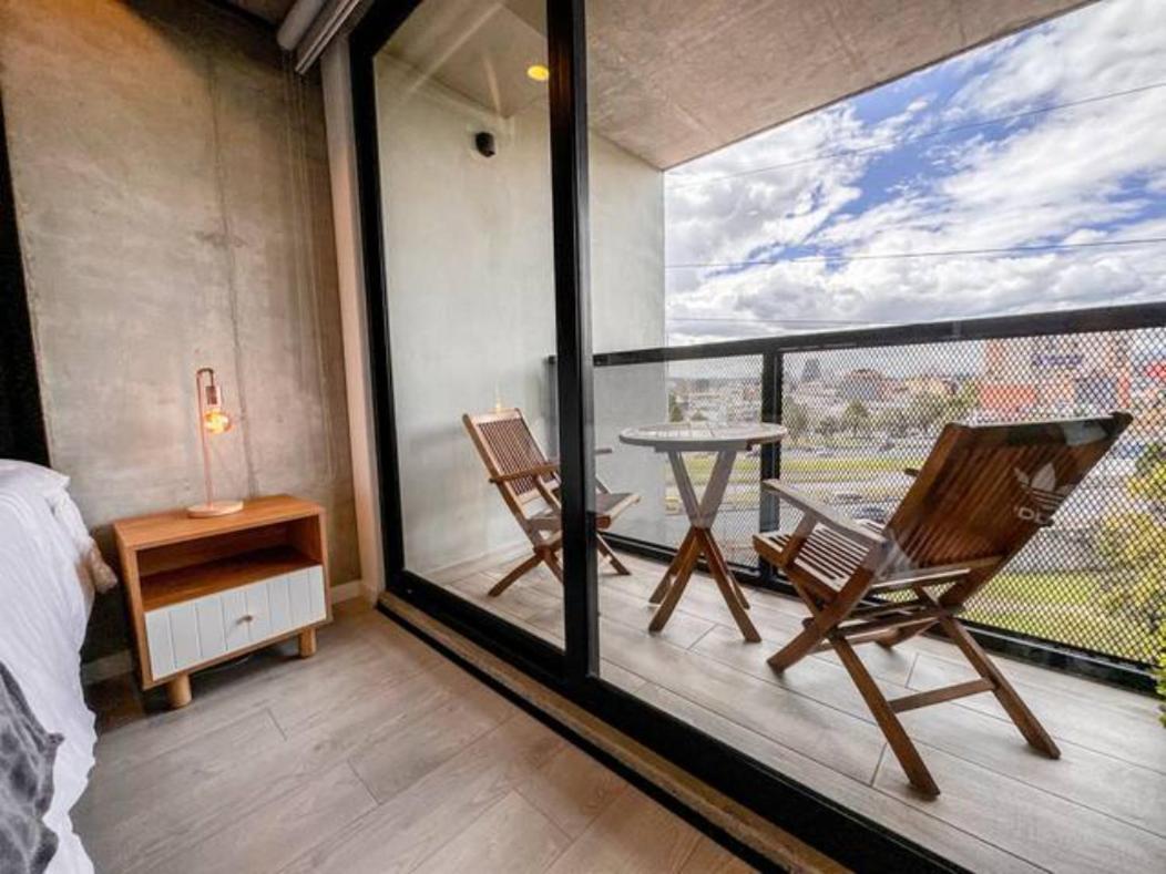 Skyline - Elegant Living With Coworking & Scenic Views *