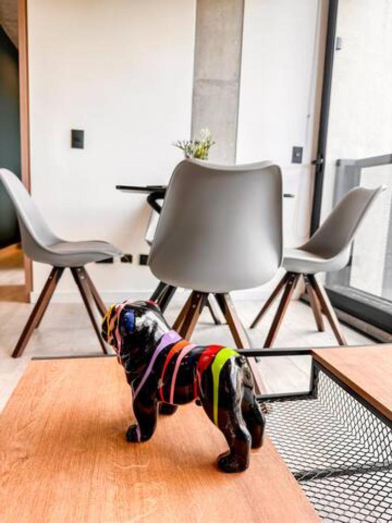 Apartamento Skyline - Elegant Living With Coworking & Scenic Views