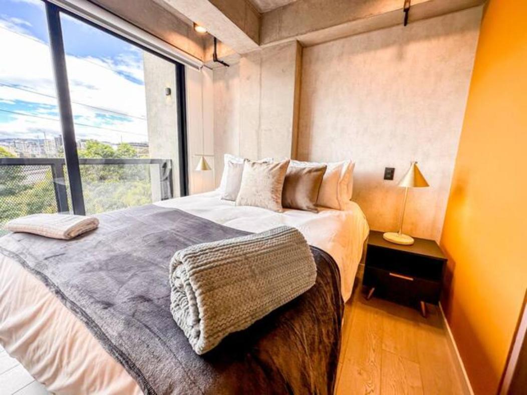 Skyline - Elegant Living With Coworking & Scenic Views Apartamento *