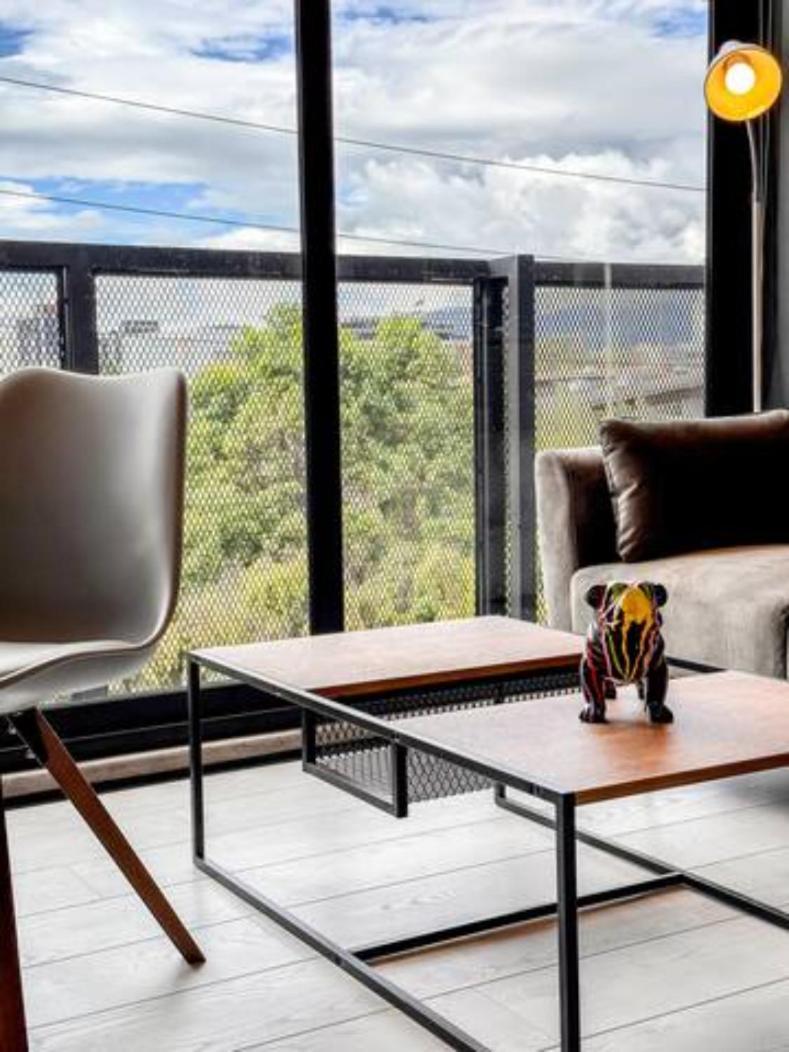 Skyline - Elegant Living With Coworking & Scenic Views