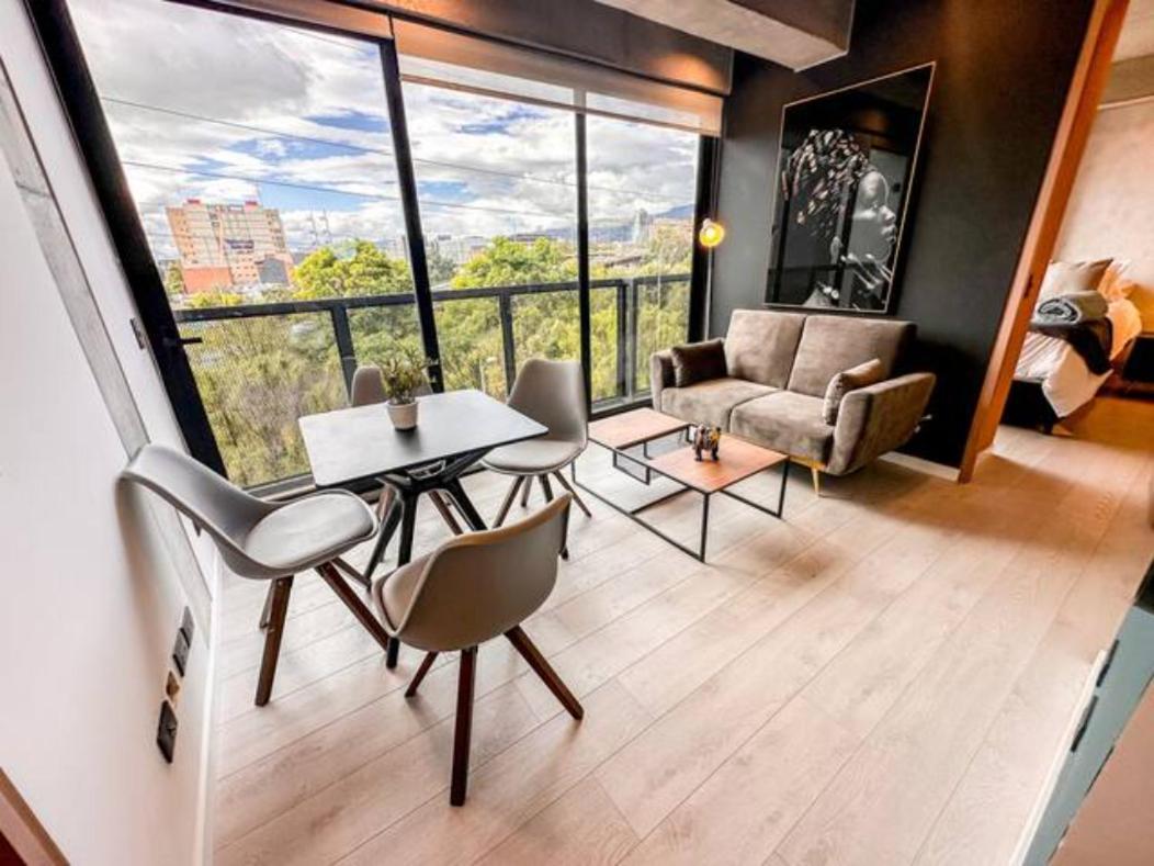 Skyline - Elegant Living With Coworking & Scenic Views Apartamento *
