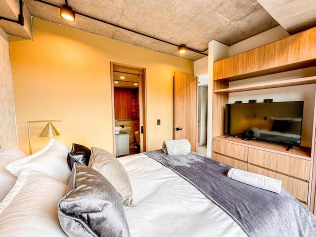Skyline - Elegant Living With Coworking & Scenic Views Apartamento