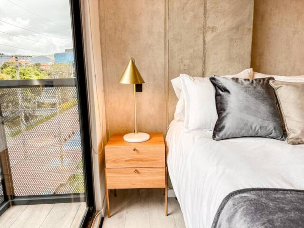 Skyline - Elegant Living With Coworking & Scenic Views *