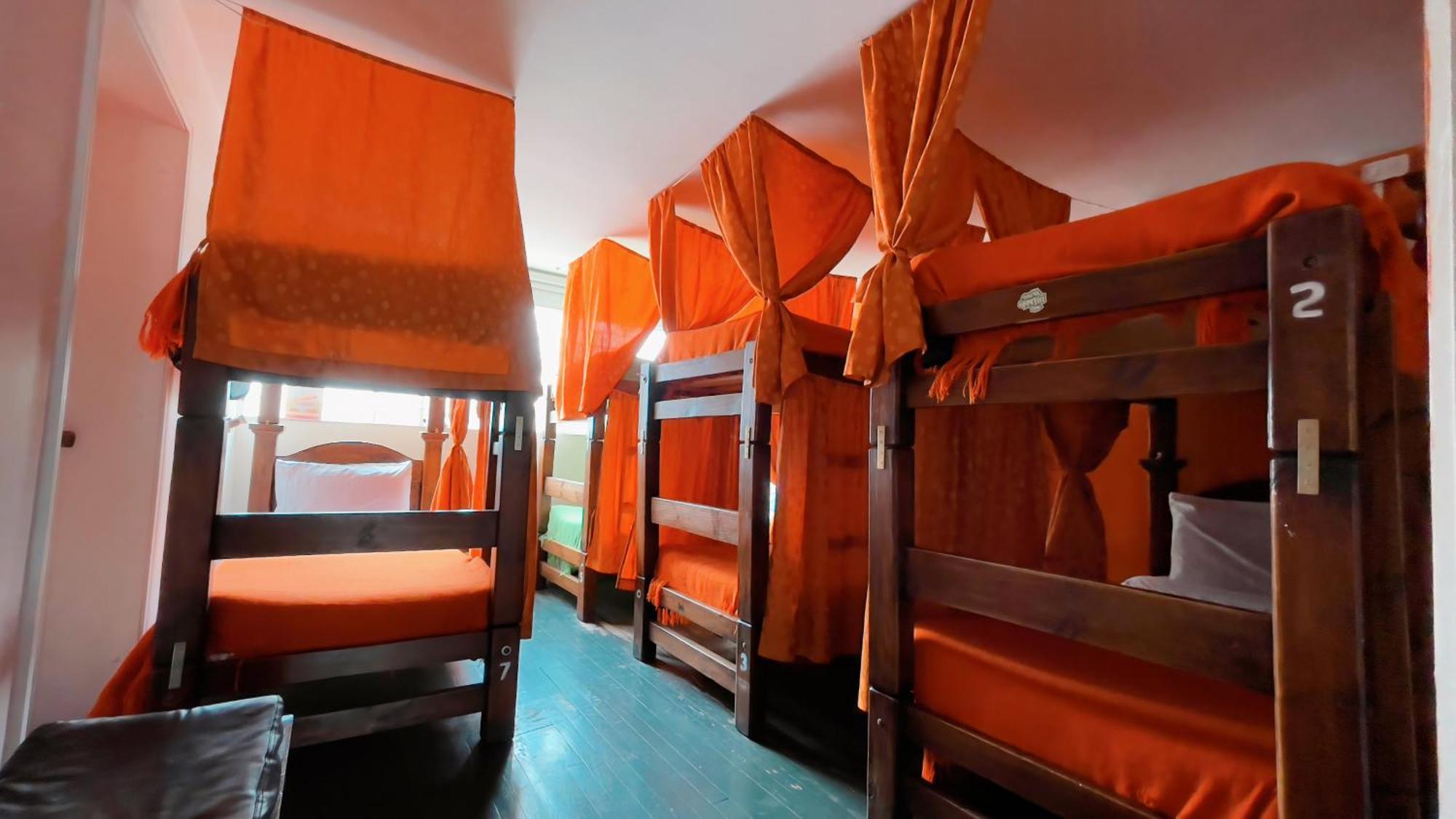 82hostel Hostal *