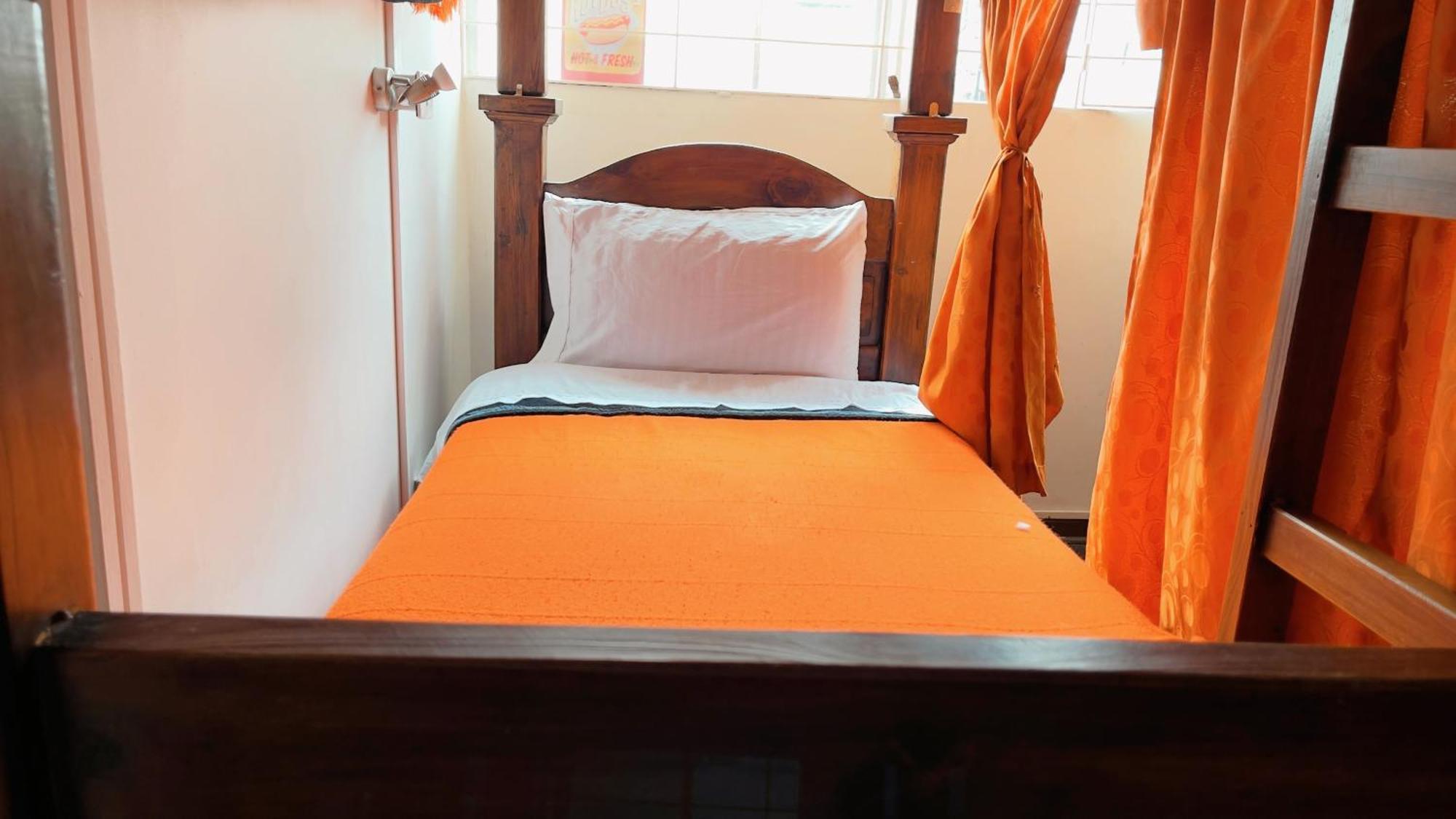 Hostal 82hostel *