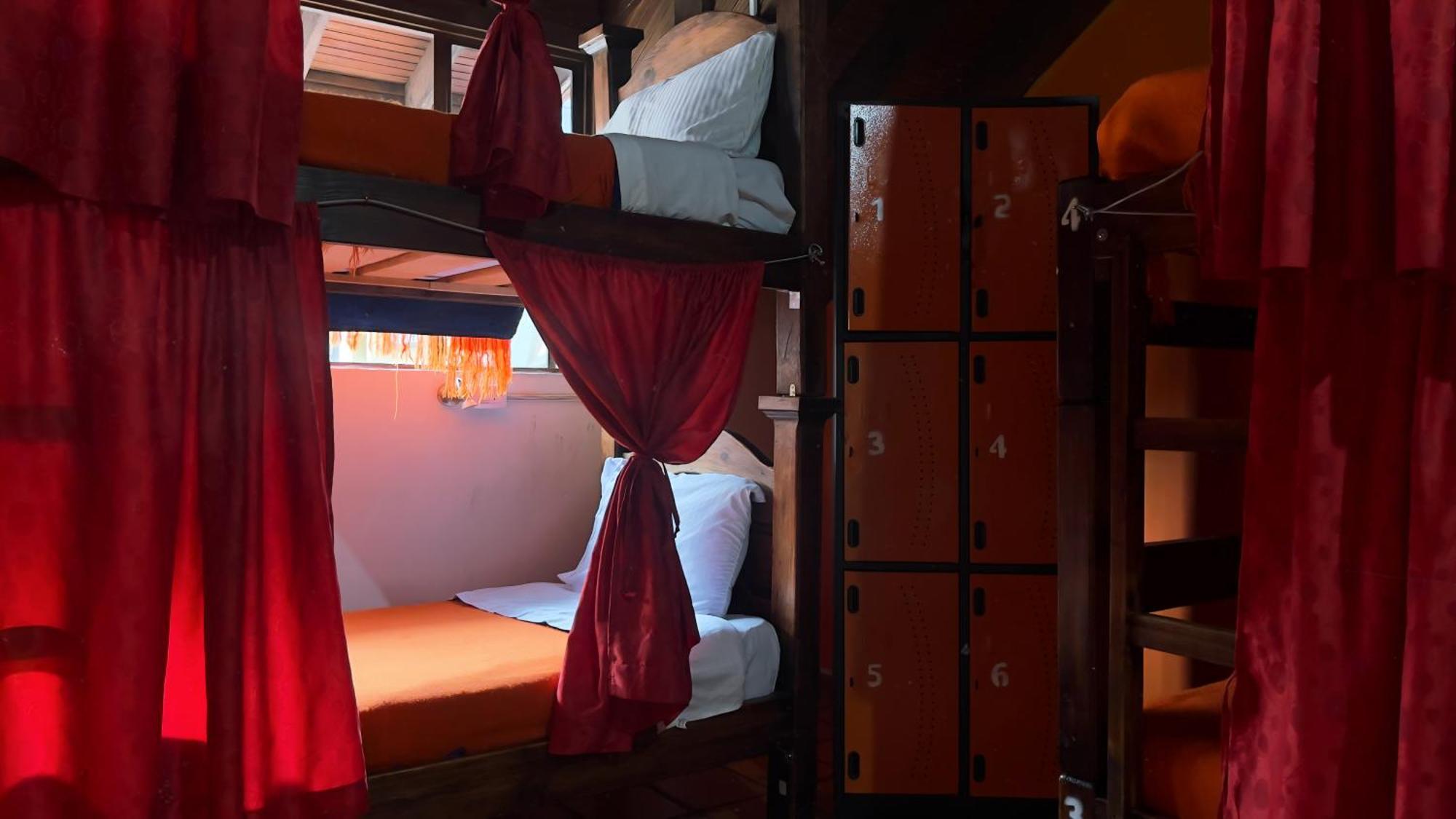 82hostel Hostal