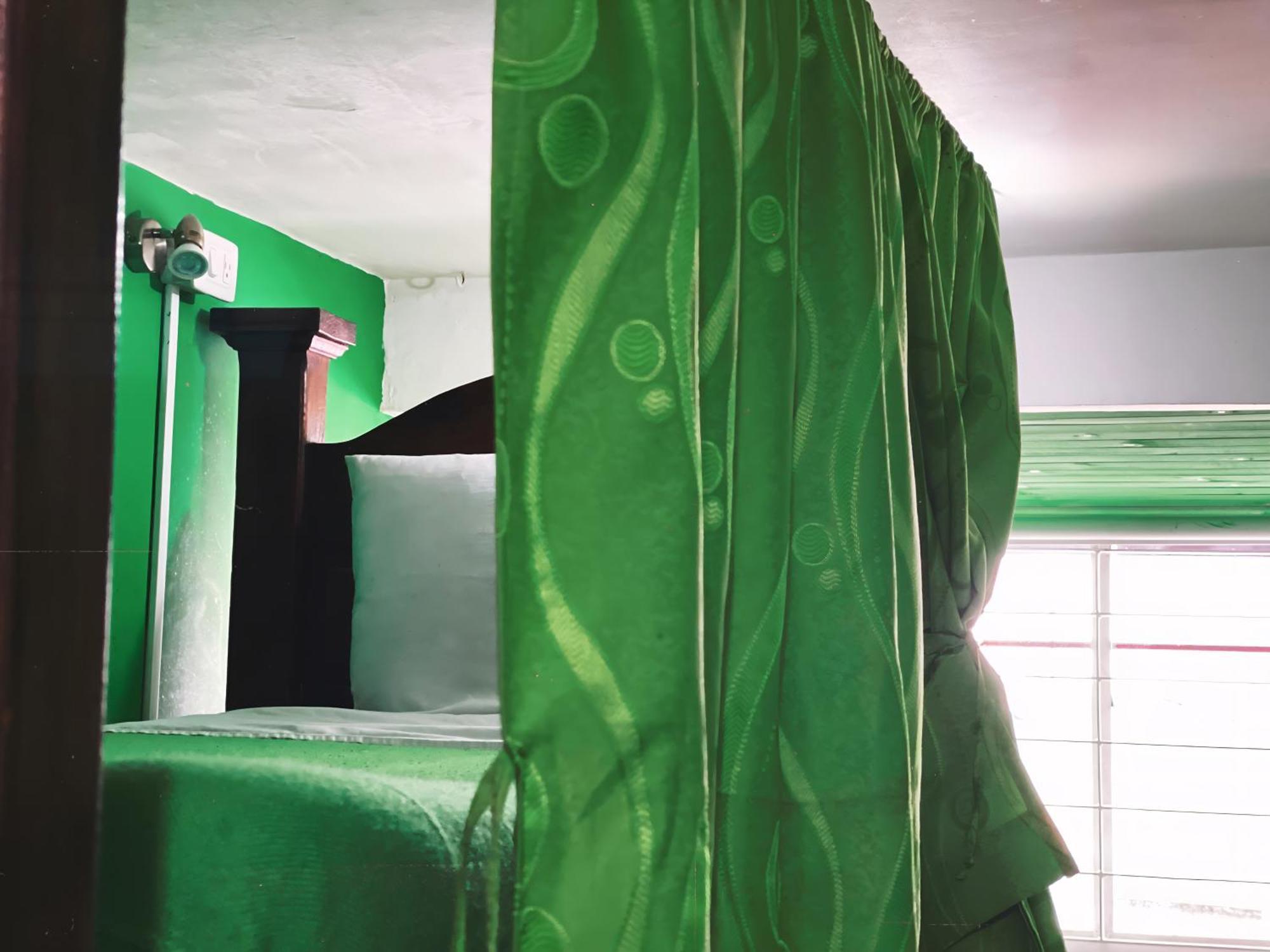 Hostal 82hostel *