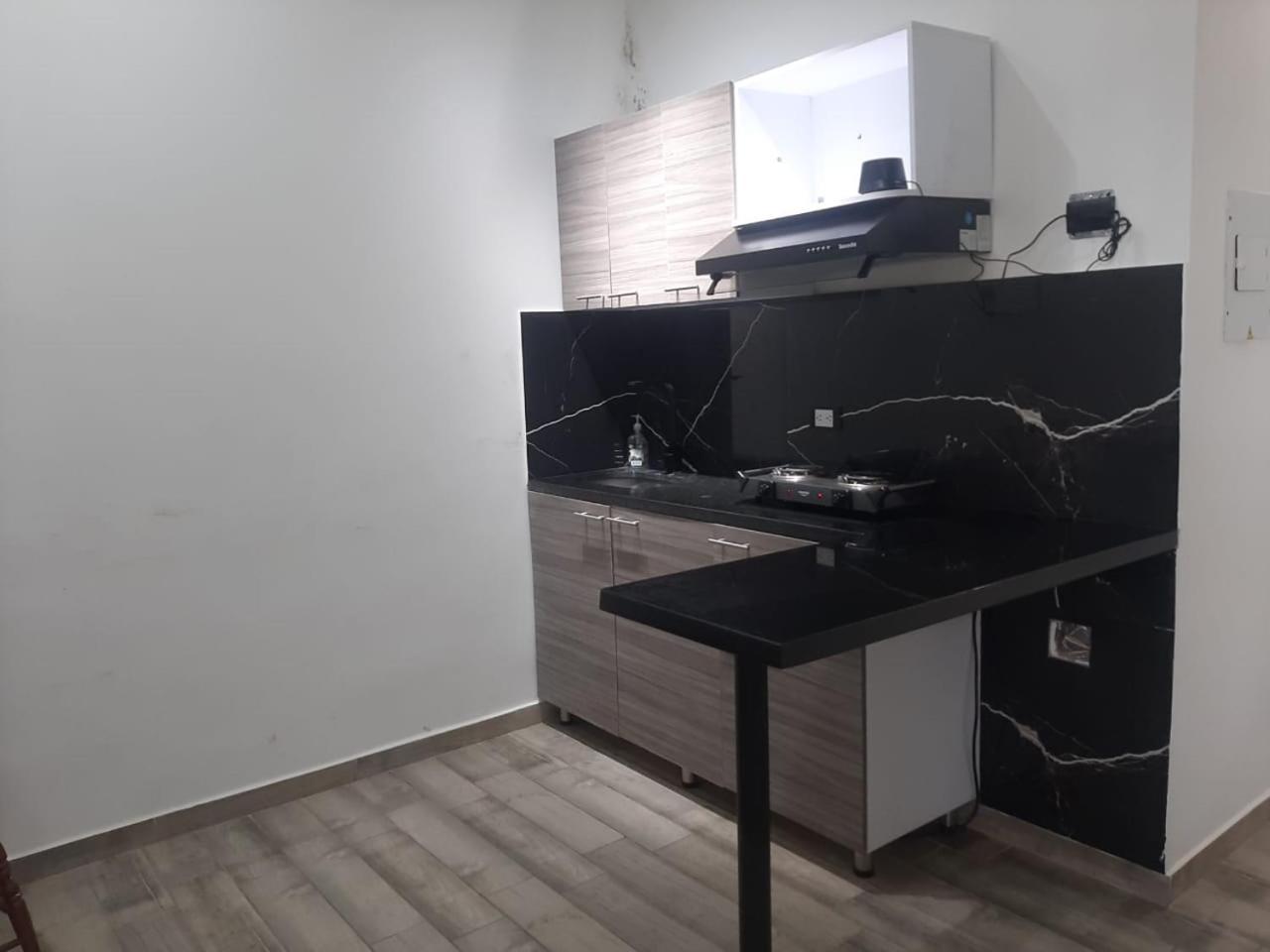 Sector De Corferias , Y A 5 Cuadras, Embajada Americana 10 Cuadras, Cerca Al Can , G 12 , Universidad Nacional , Aeropuerto A 2 Cuadras Estacion Ciudad Universitaria Marque-tresdiecisietecincoveintisieteveintiseistreintayu *
