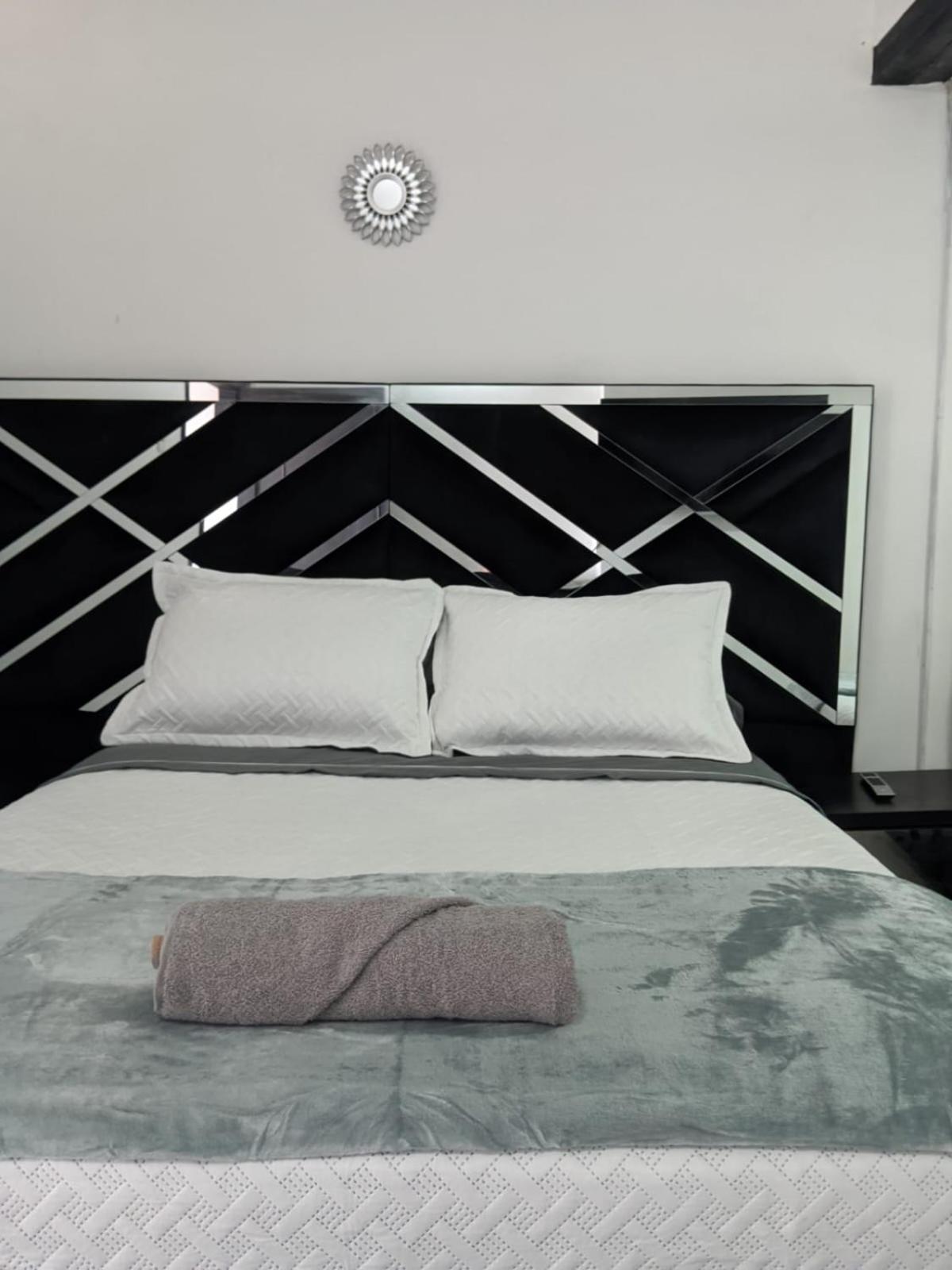 Apartamento Aparta Estudio Cerca Al Aeropuerto #3 *
