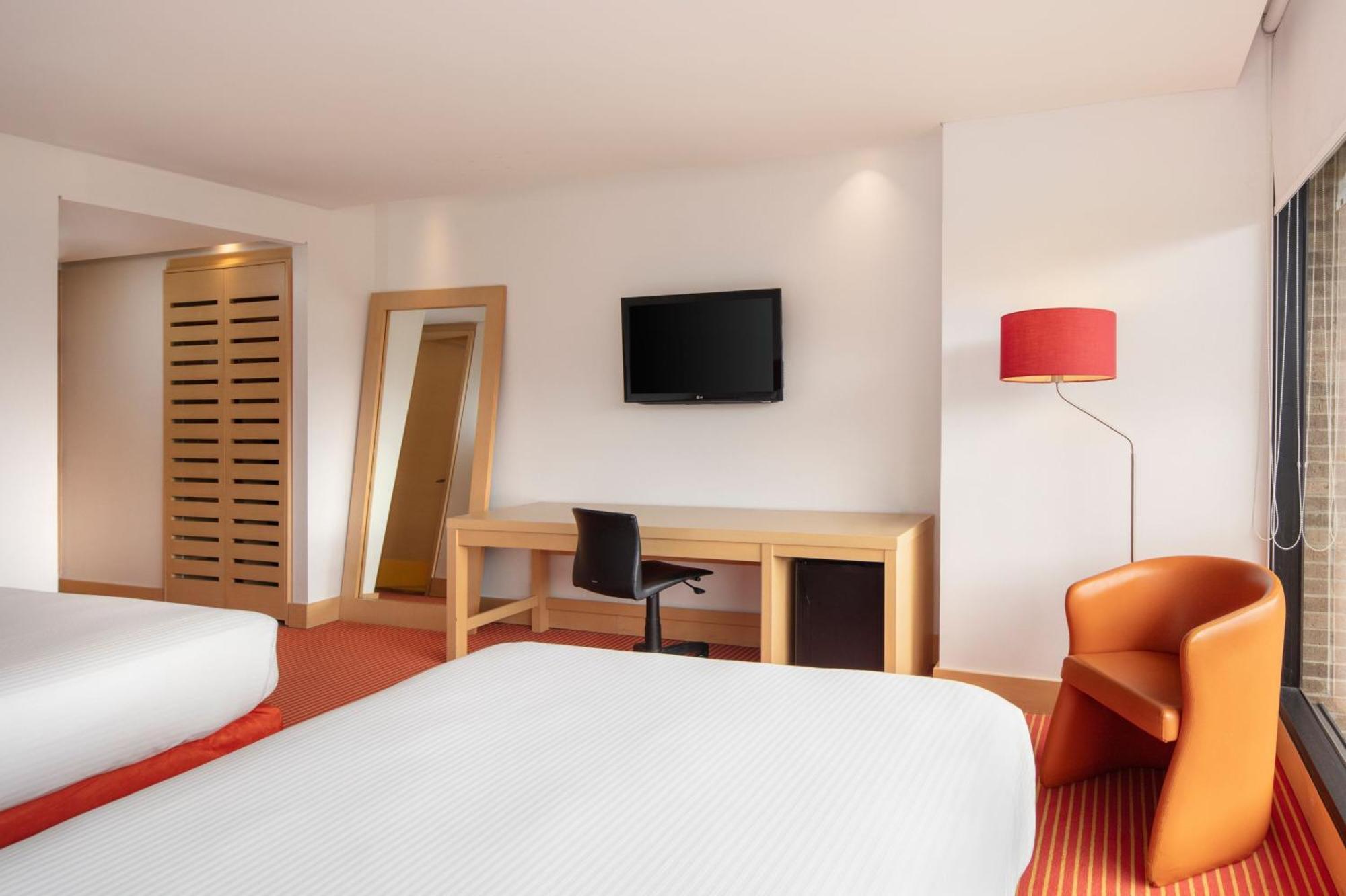 Tryp By Wyndham Embajada Hotel 4*