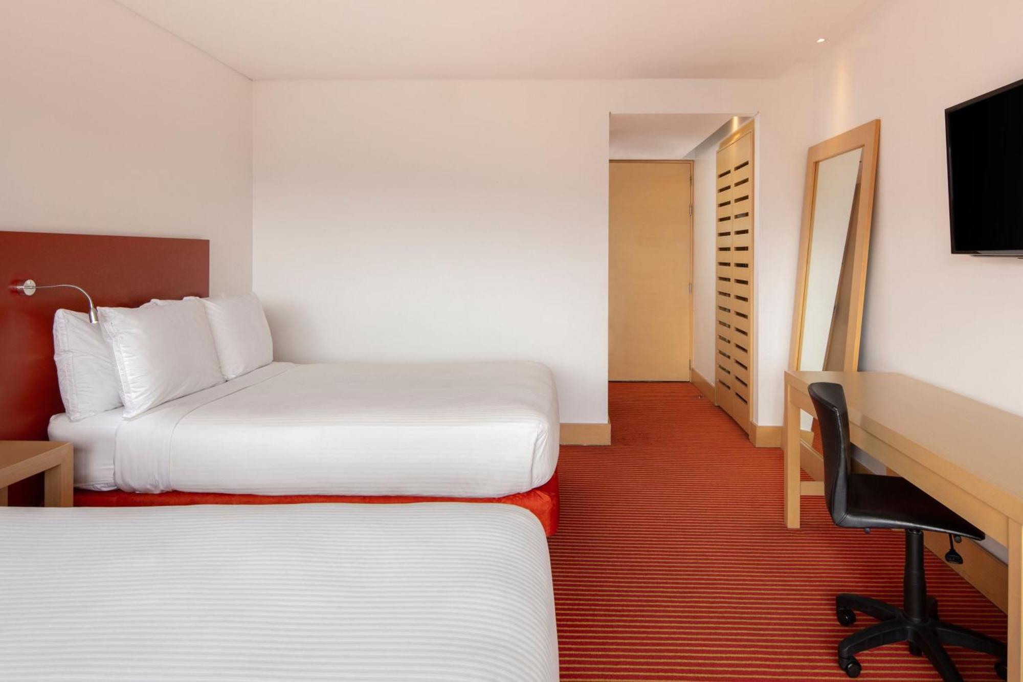Tryp By Wyndham Embajada Hotel Bogotá