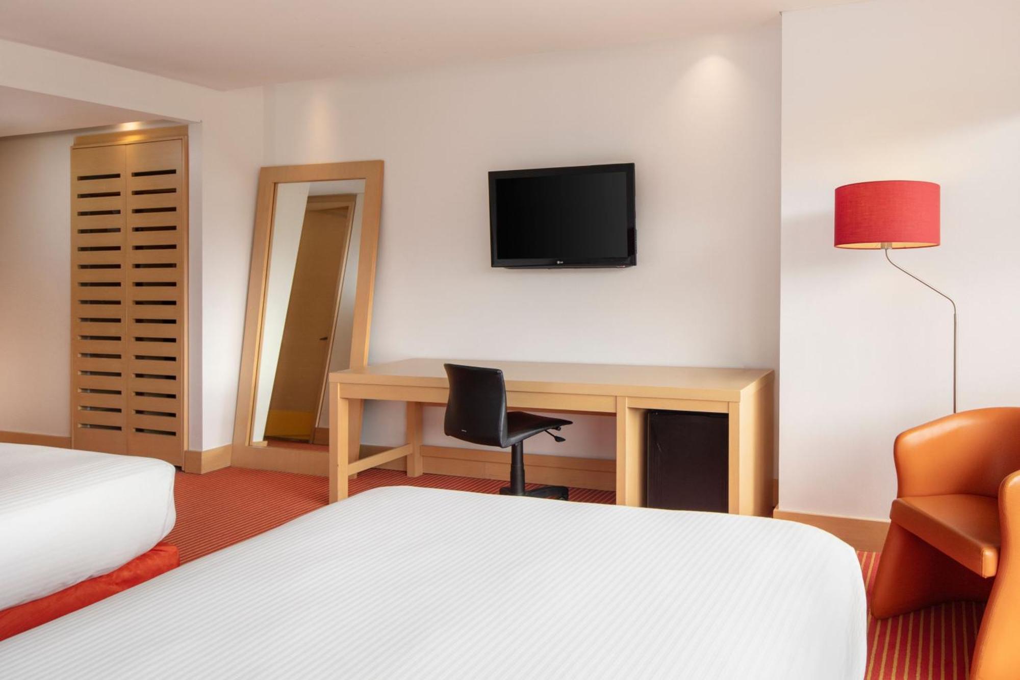 Tryp By Wyndham Embajada Hotel