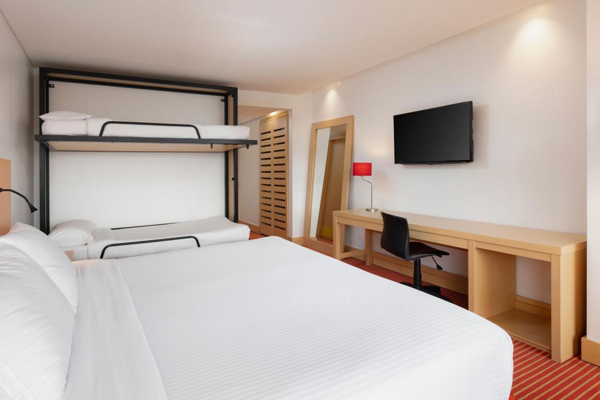 Tryp By Wyndham Embajada Hotel Bogotá