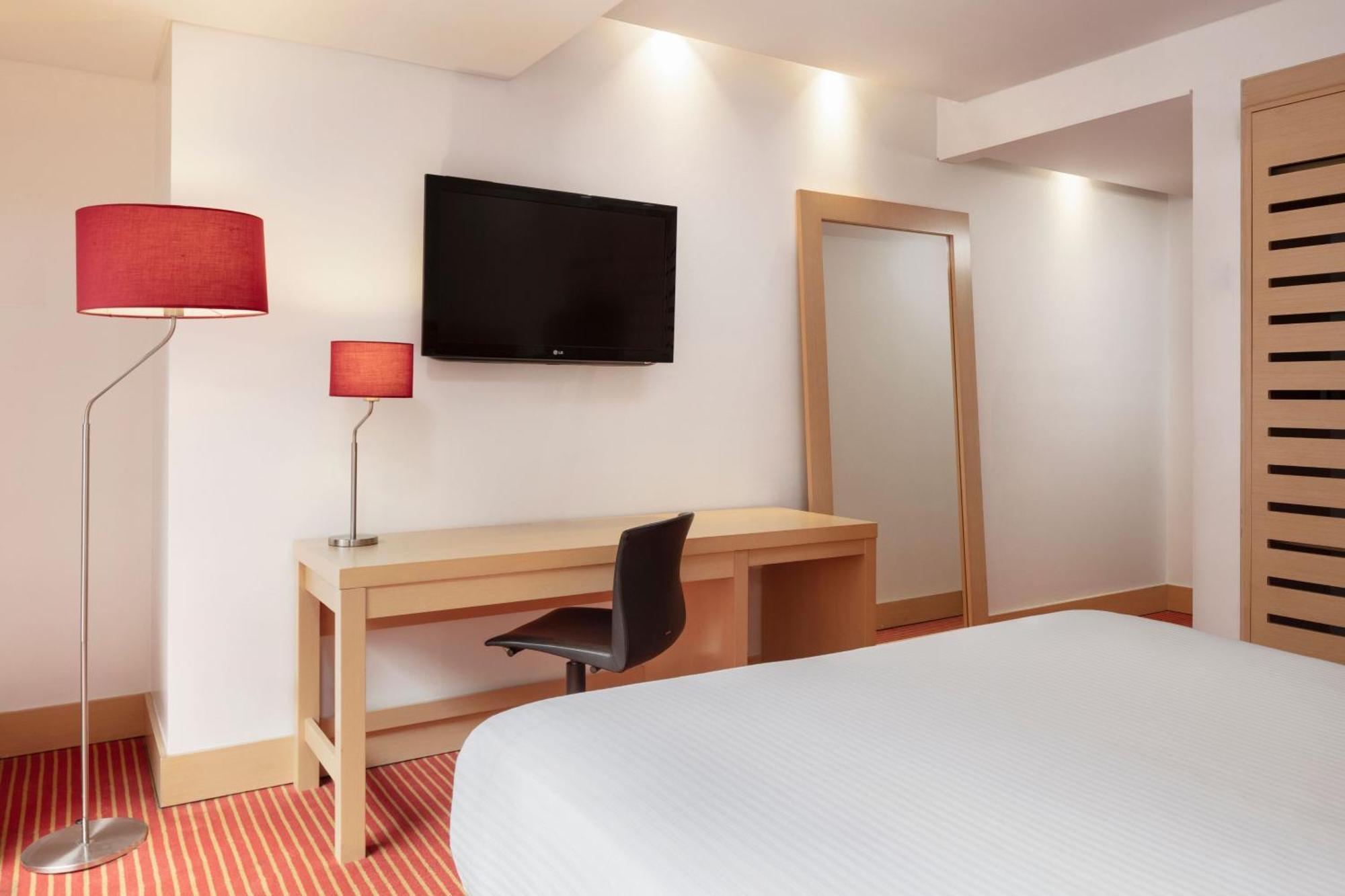 Hotel Tryp By Wyndham Embajada