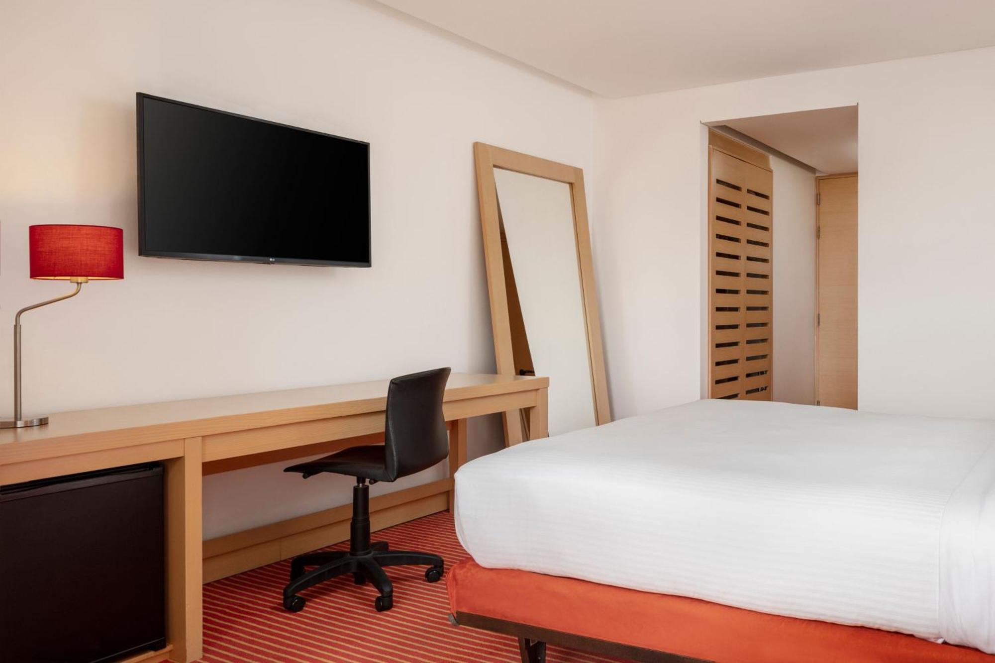 Tryp By Wyndham Embajada Hotel 4*