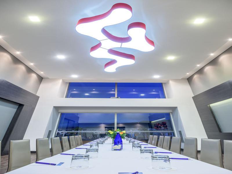 Nh Urban 26 Royal Hotel 4*