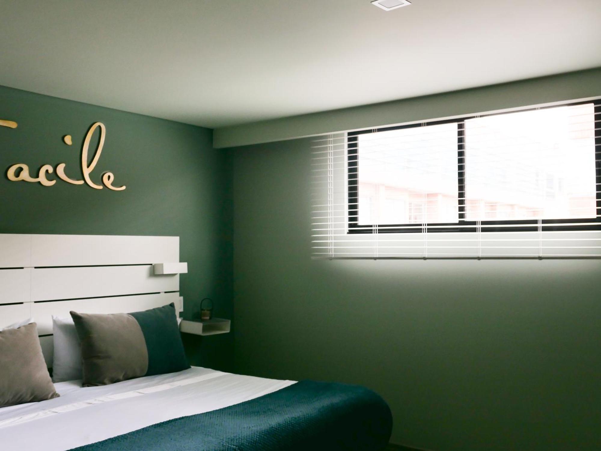 Facile Hotel *