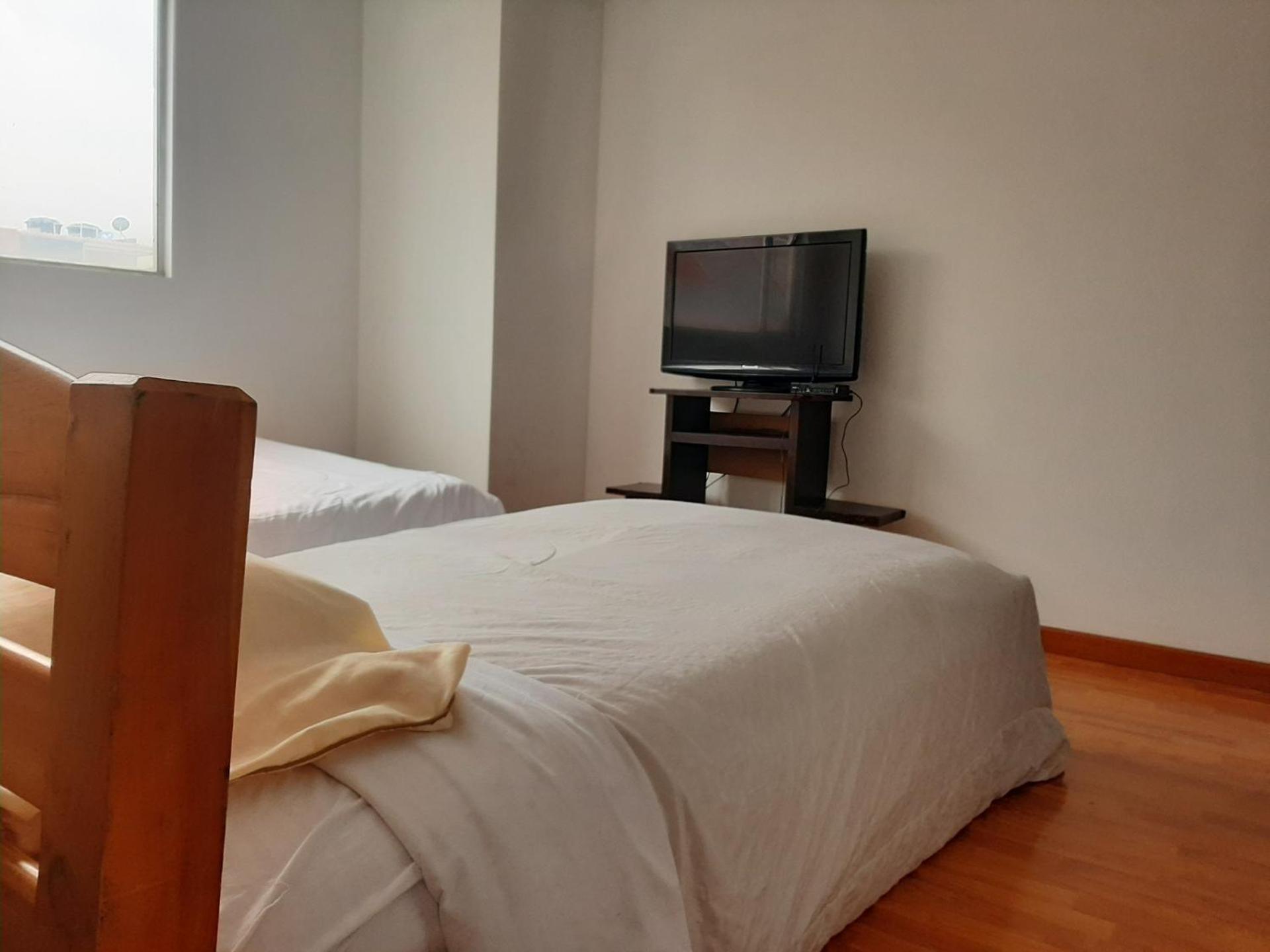 Piso Familiar Cerca Emnajada Y Sector De Corferias G12 Pensión