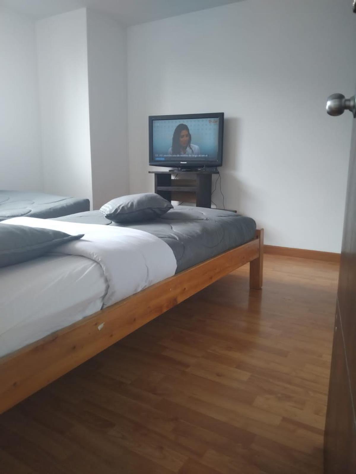 Guest house Piso Familiar Cerca Emnajada Y Sector De Corferias G12 *