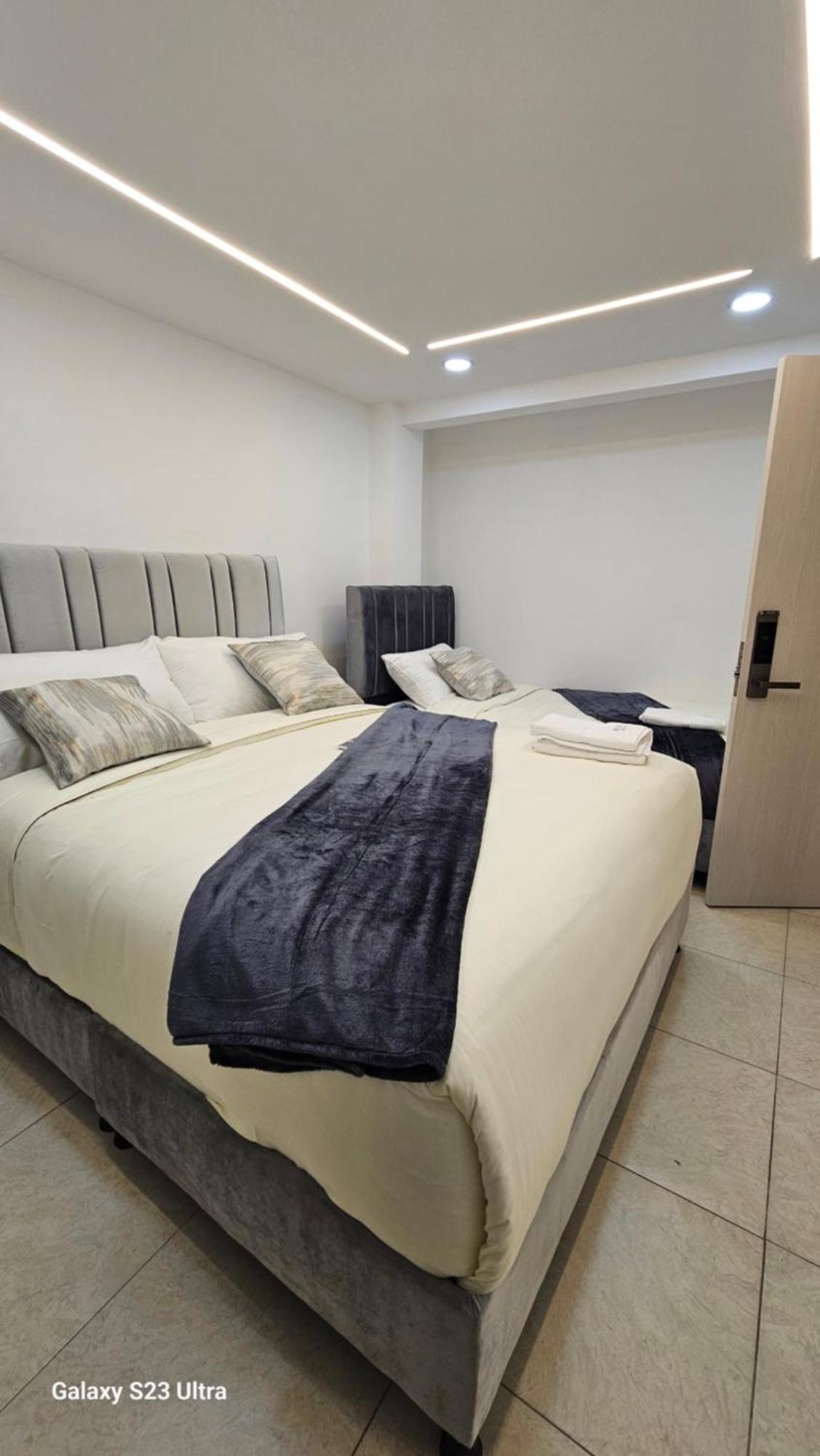 Hotel West