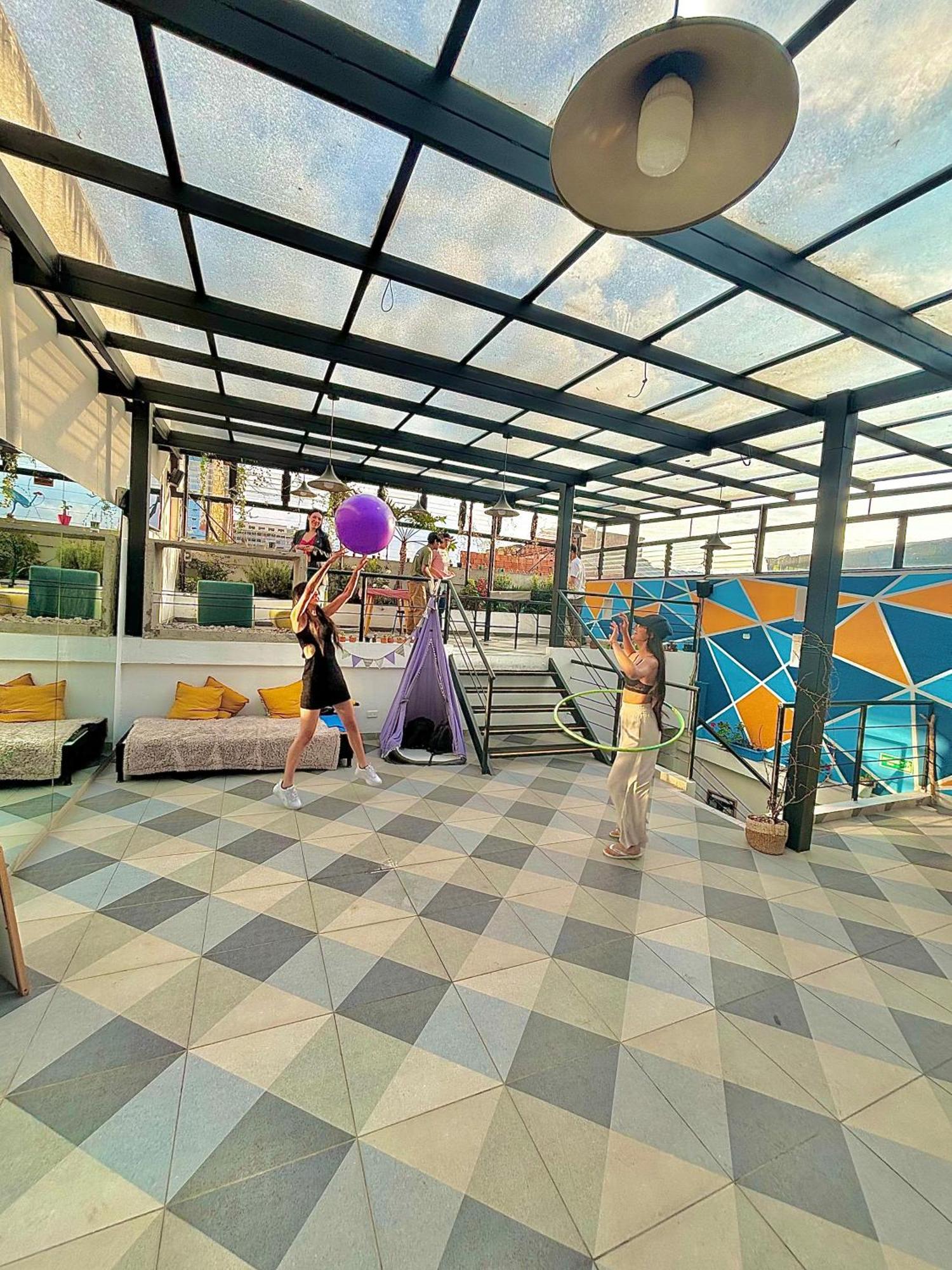 The Hipinto Social Experience, Friends, Pub Crawls, Dancing Classes, Disco-trucks, Drinking Games, Family Dinners, Rooftop Bars, Nightclubs, Vodka, Cocktails Hostal *