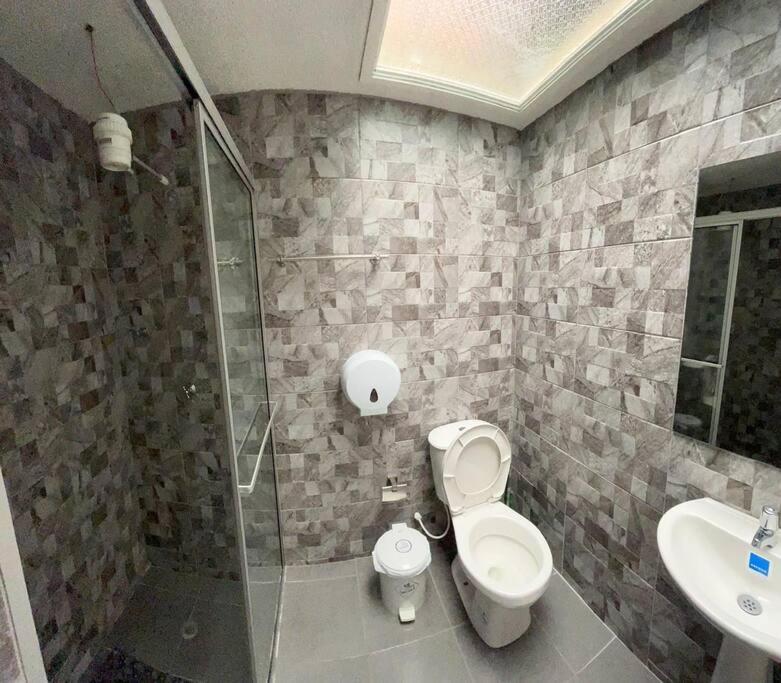 Travelers House 5 Minutes Close To The Airport Сasa de vacaciones *