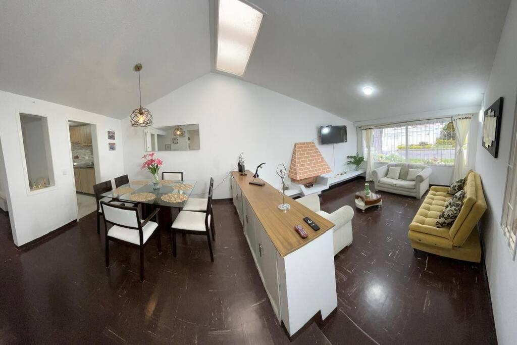Travelers House 5 Minutes Close To The Airport Bogotá