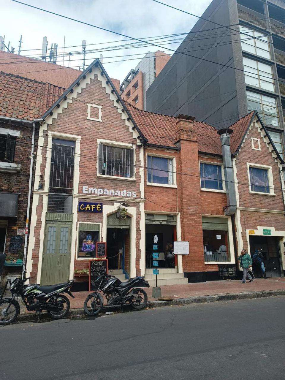 Hostal 8 67