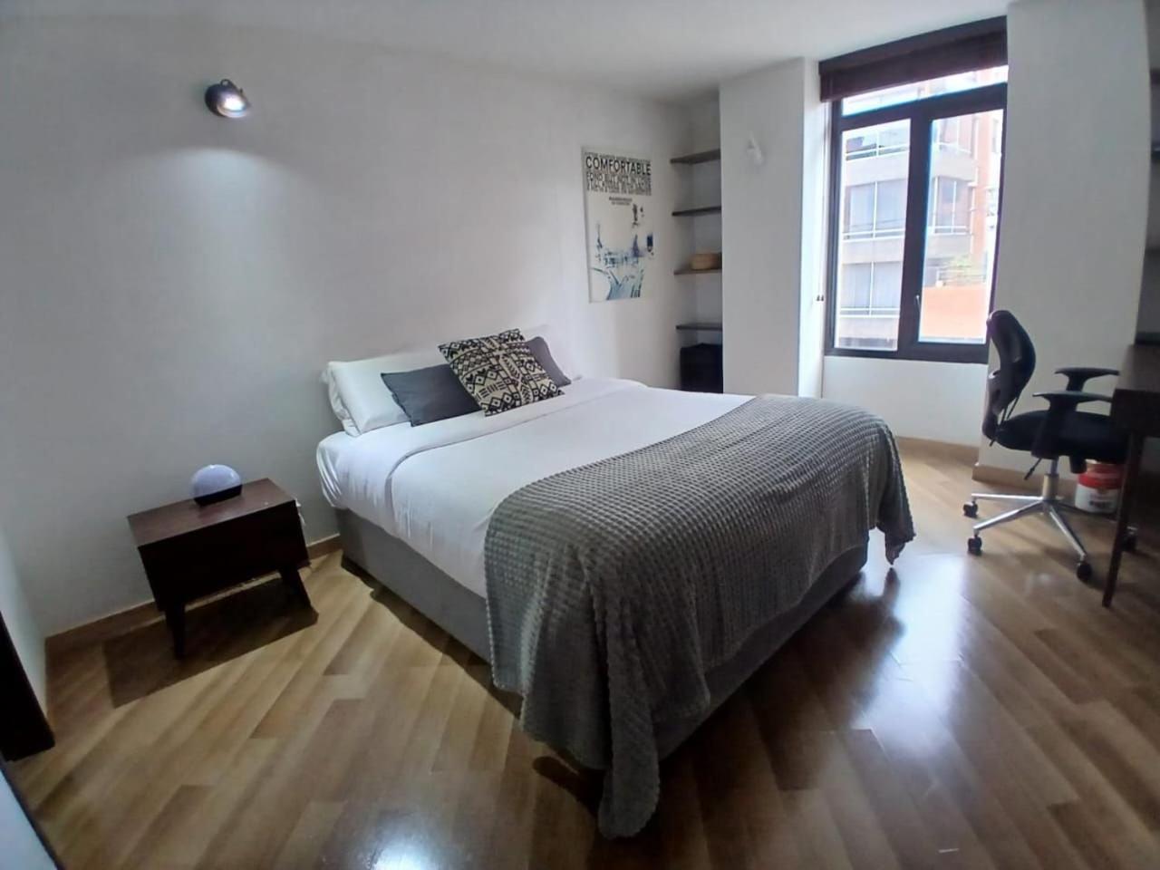 Hermoso Chico Navarra 109 * Bogotá