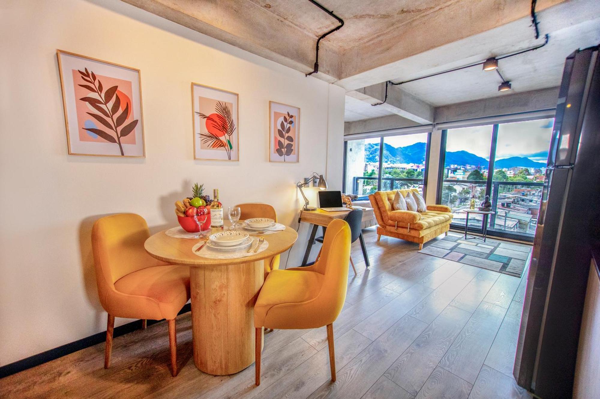 Skyline - Elegant Living With Coworking & Scenic Views Apartamento *