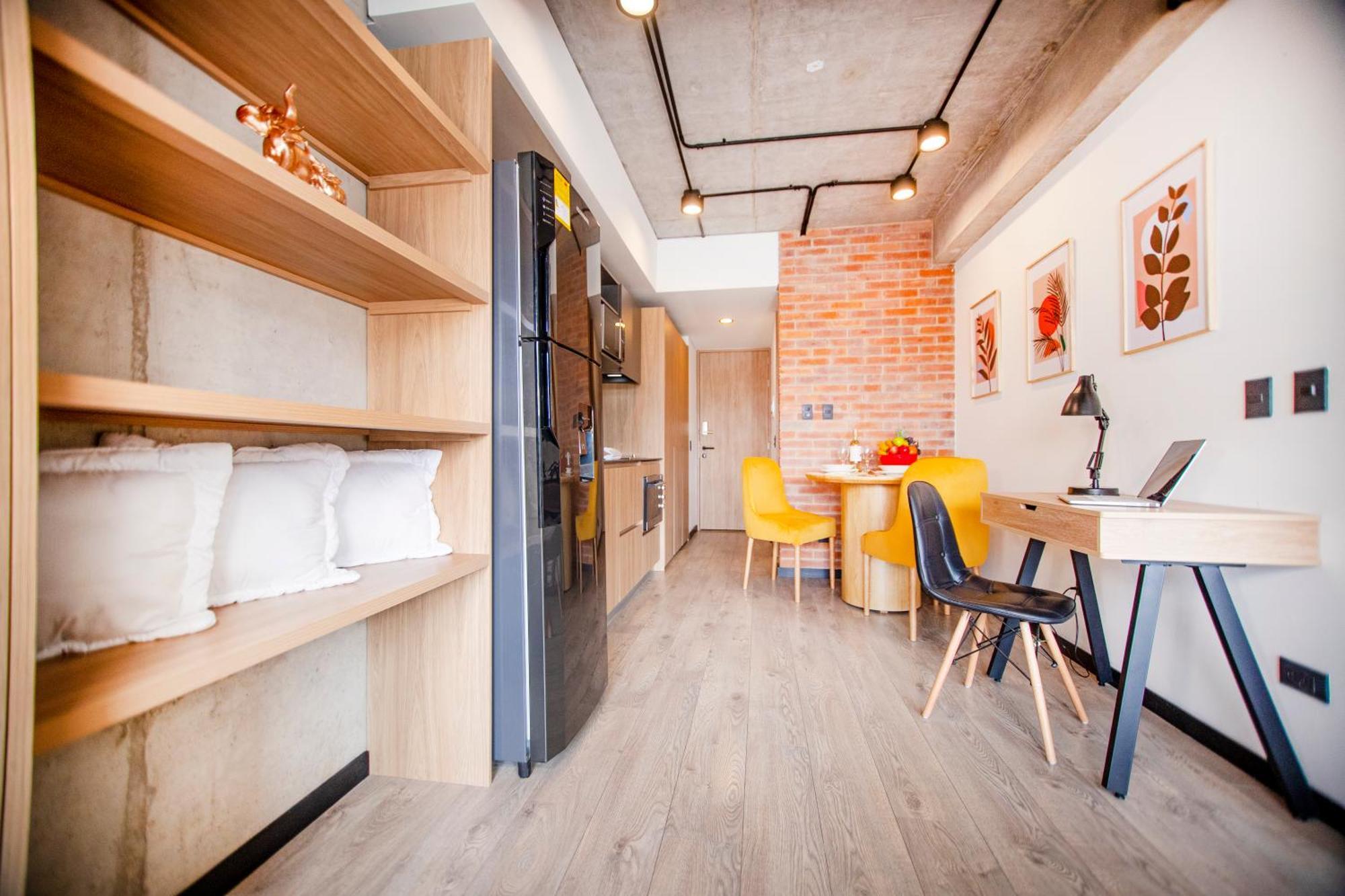 Skyline - Elegant Living With Coworking & Scenic Views