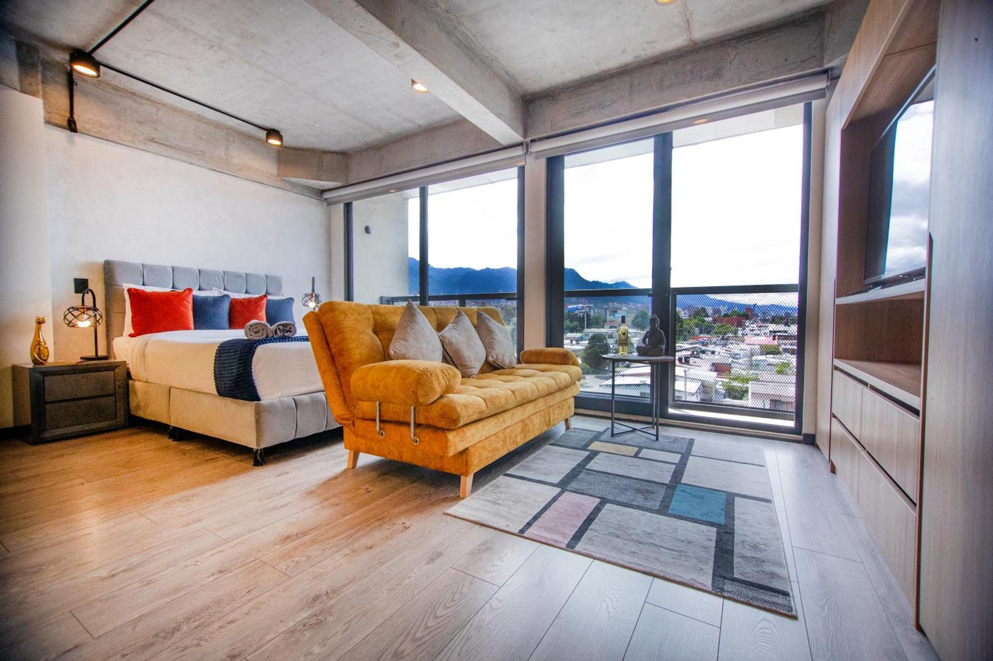 Apartamento Skyline - Elegant Living With Coworking & Scenic Views *