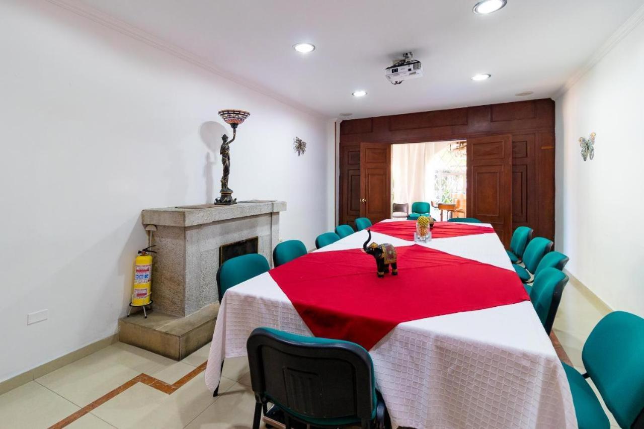 Apartahotel Apartasuites Plaza Antigua *