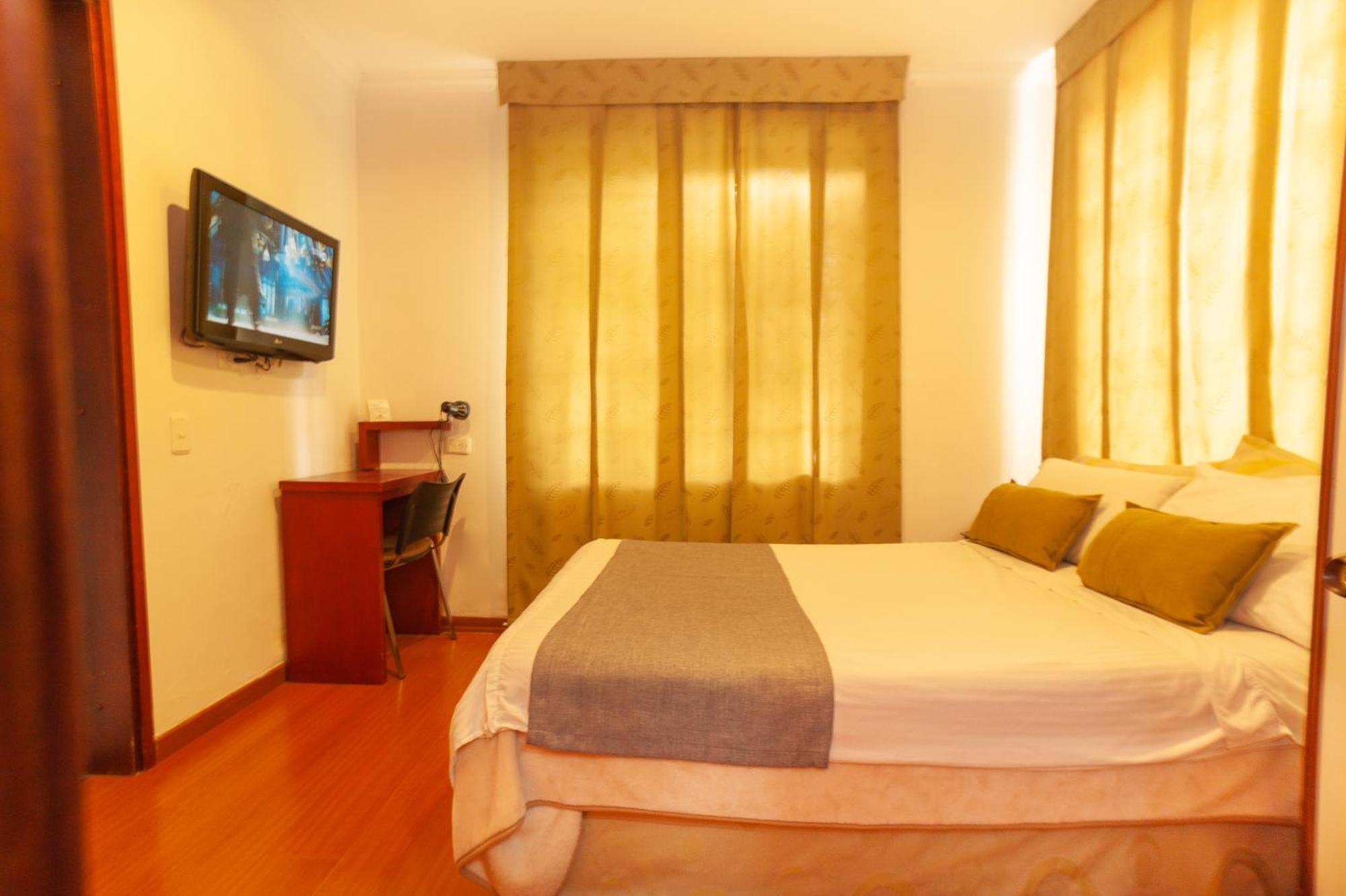 Apartasuites Plaza Antigua Apartahotel