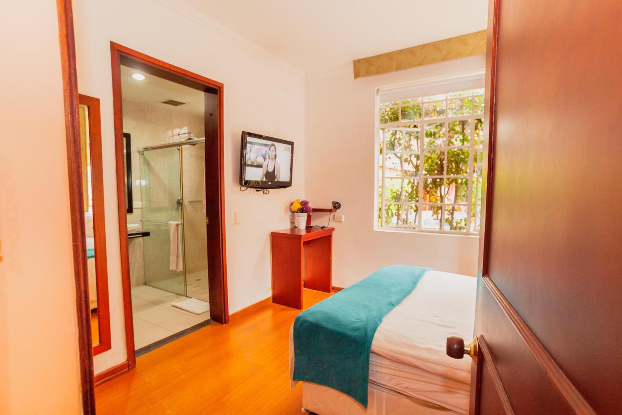 Apartahotel Apartasuites Plaza Antigua *