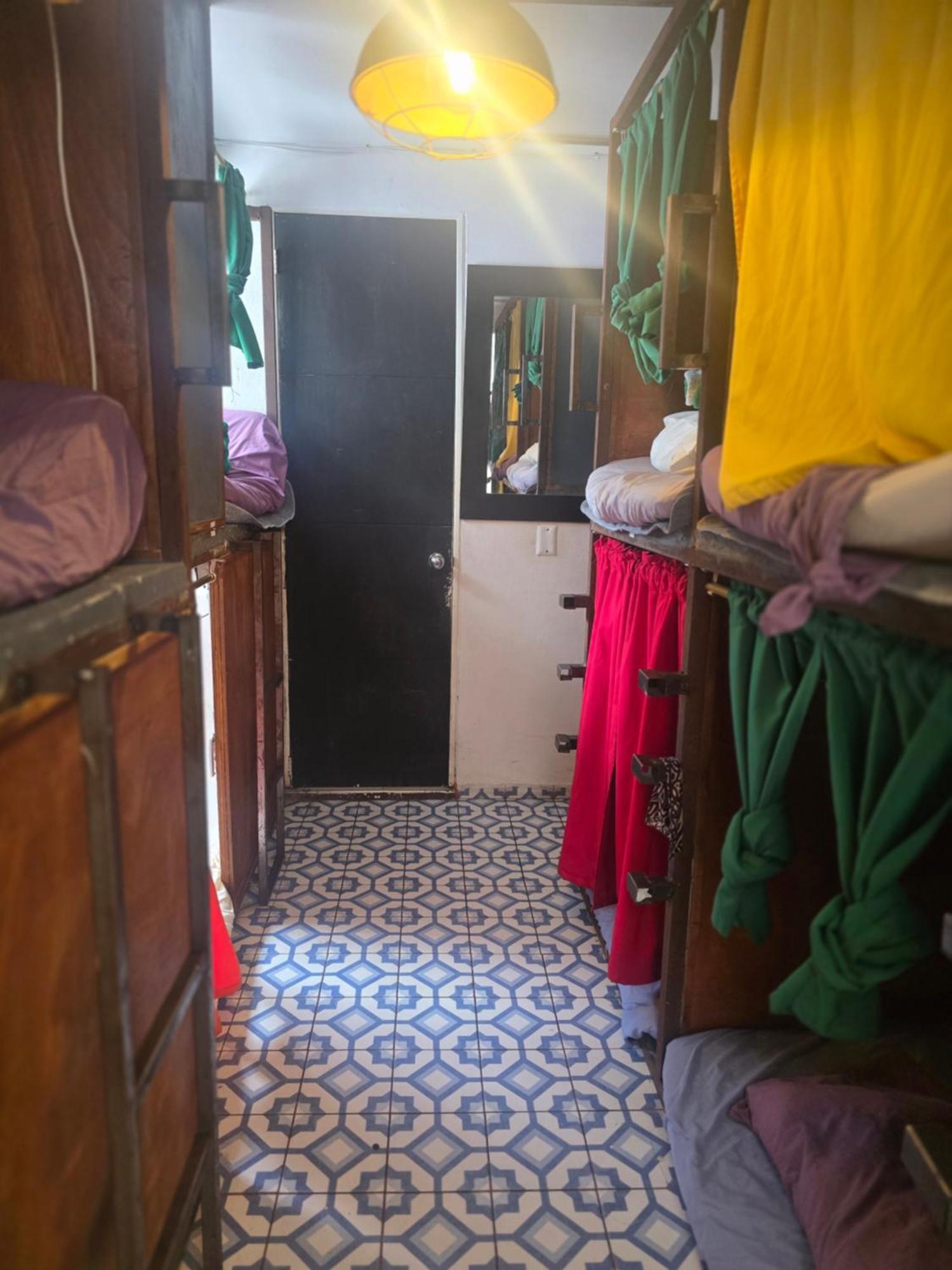 Portelli Hostal-zona G Para Extranjeros * Bogotá